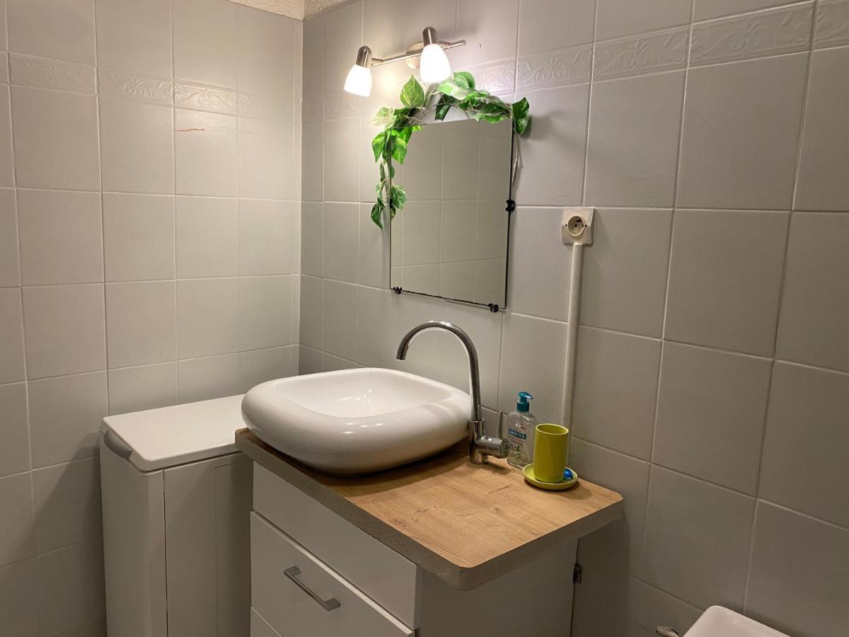 Au Pied De La Cite, T3 Au Calme Apartment การ์กาซอน ภายนอก รูปภาพ